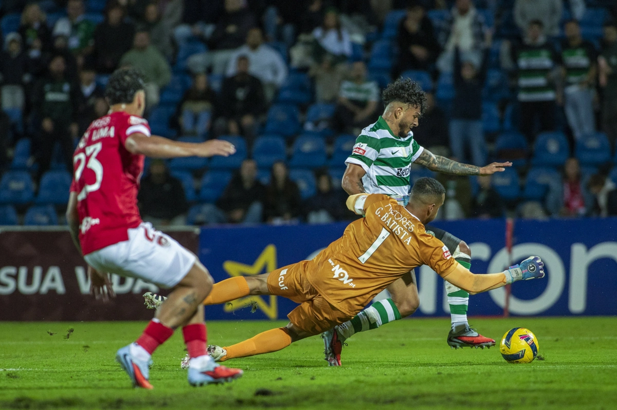Duelo entre Santa Clara e Sporting ficou marcado por algumas incidências
