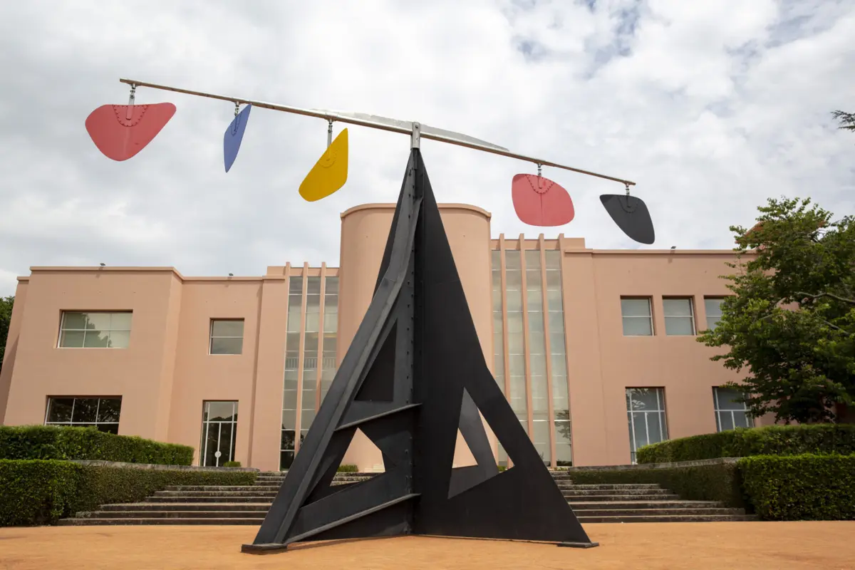 Exposição passa em revista a longa amizade entre ambos os artistas