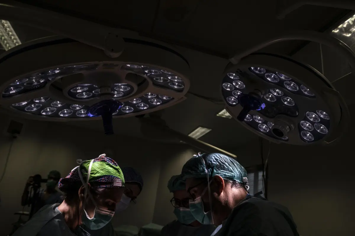 Menezes quer que o hospital seja um centro universitário e não perca capacidades