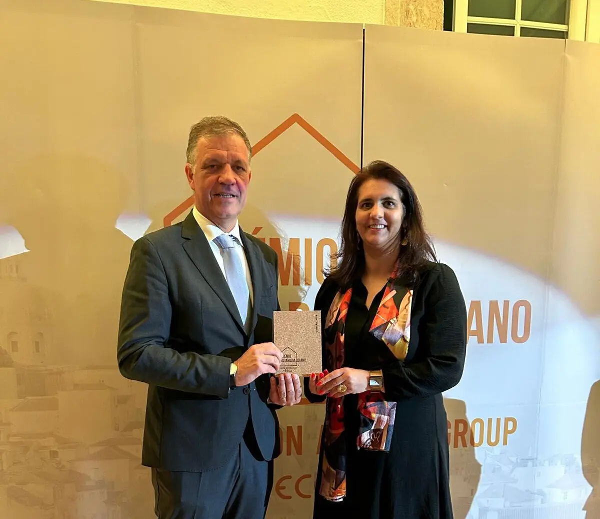 Vasco Estrela e a sucessora Margarida Lopes