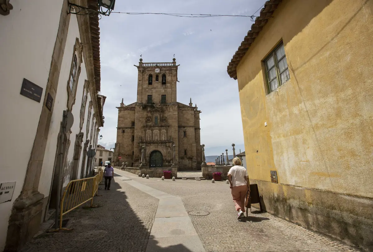 A arguida foi tesoureira e o pai foi presidente da junta de Moncorvo