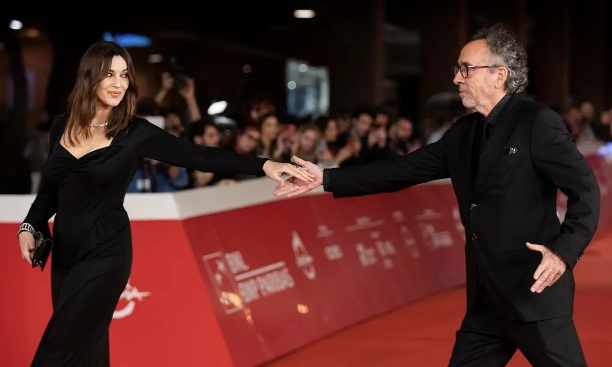 Monica Bellucci e Tim Burton oficializaram a relação em 2023
