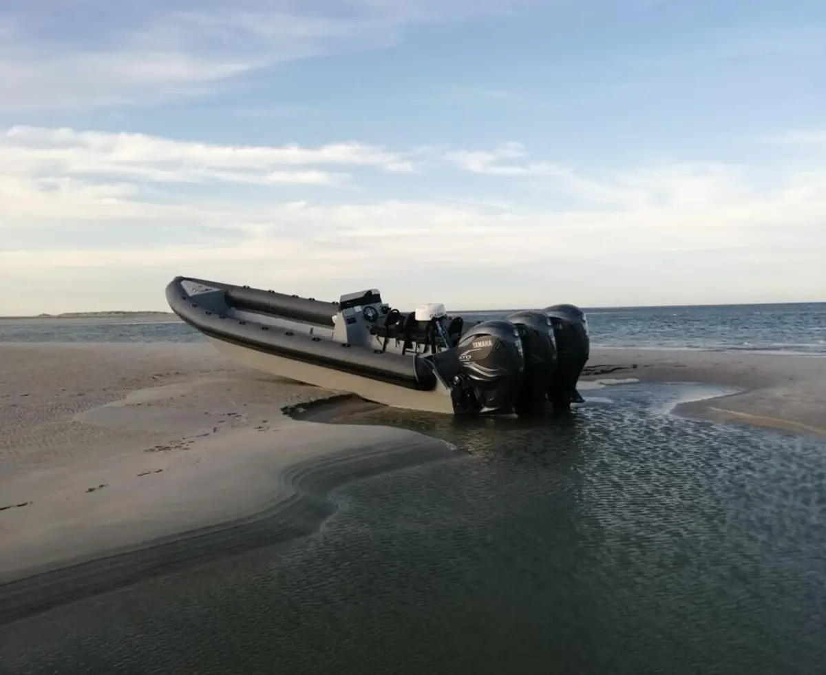 As autoridades têm apreendido lanchas em perseguições e quando são abandonadas