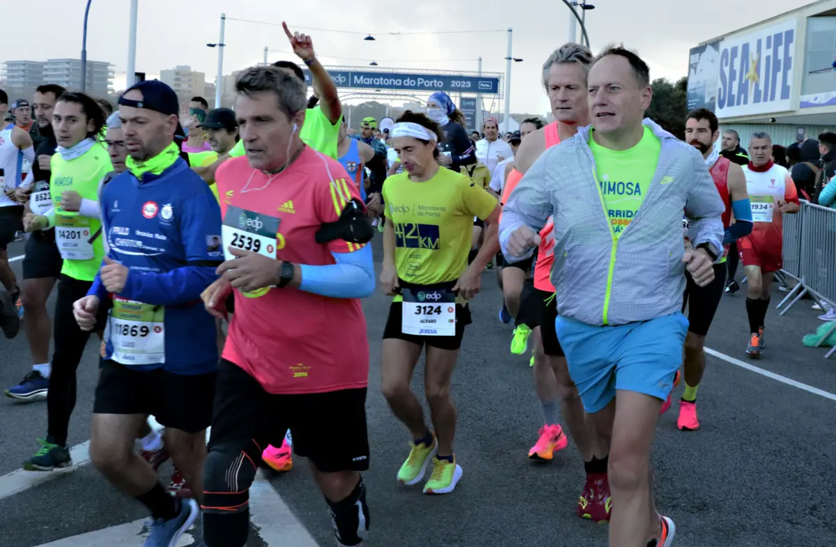 Paragens dos autocarros também vão ser desativadas por causa da maratona que junta mais de 12 mil pessoas
