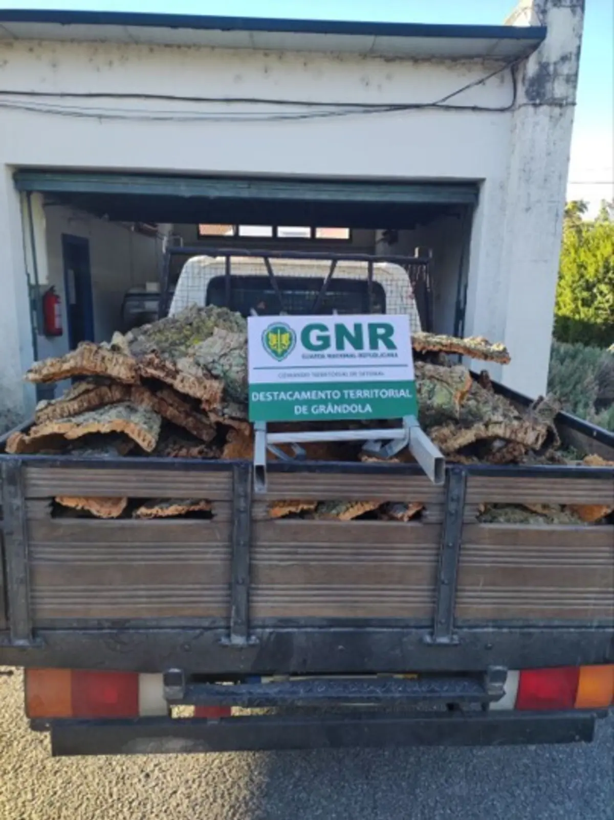 Imagem de contexto do artigo GNR apreende 200 quilos de cortiça furtada e identifica dois suspeitos em Alcácer do Sal