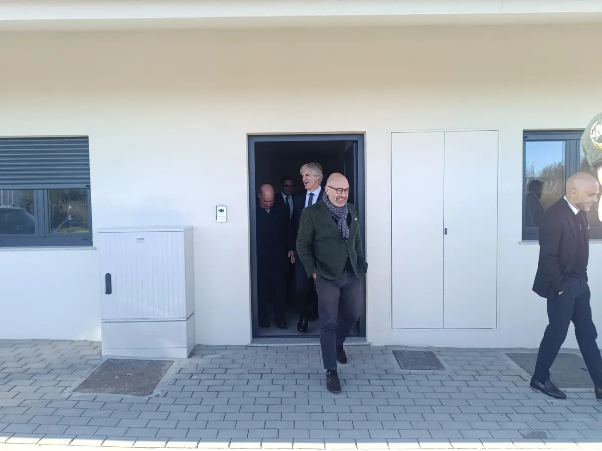 O governante visitou obras em curso, num total de quase 200 fogos