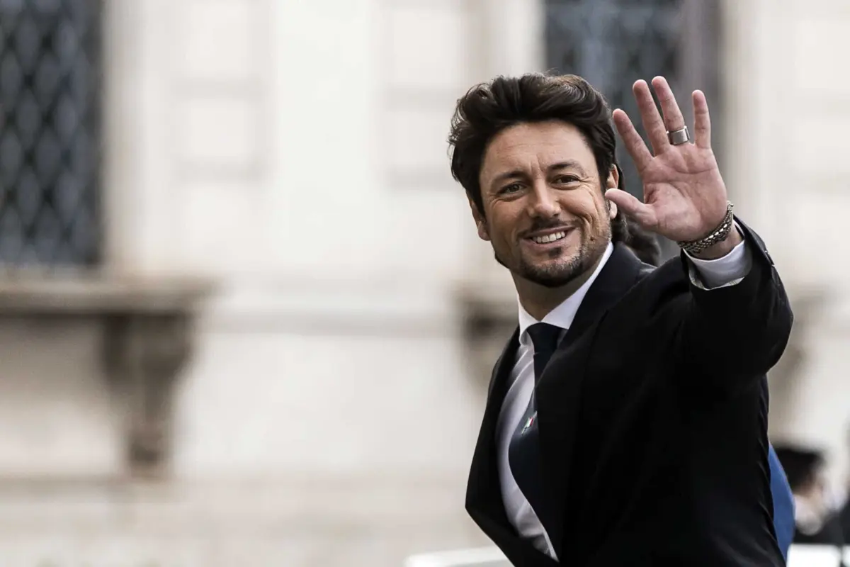Andrea Giambruno é o companheiro da primeira-ministra italiana Giorgia Meloni