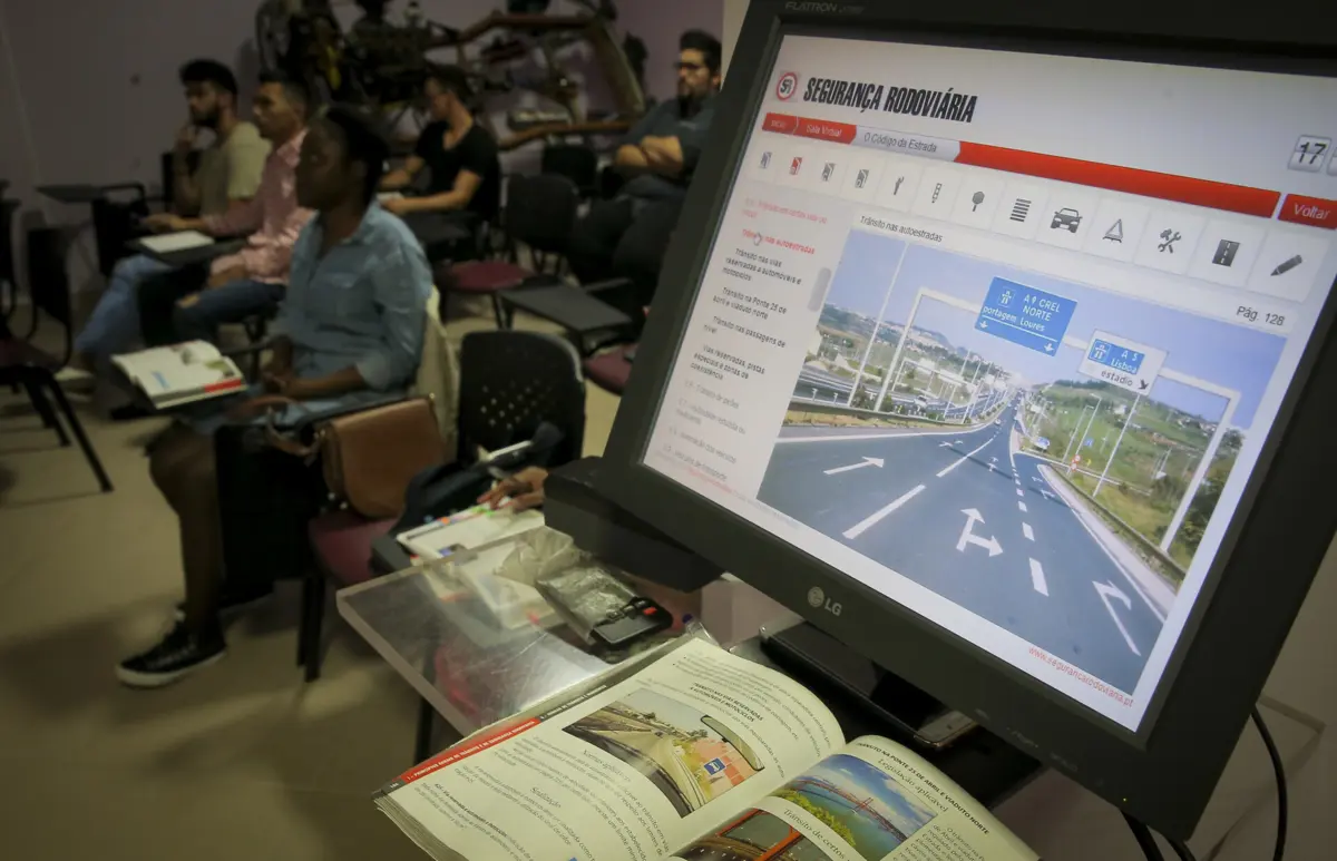 Entre 2023 e os primeiros seis meses de 2024, o regulador analisou 697 reclamações relativas ao ensino da condução