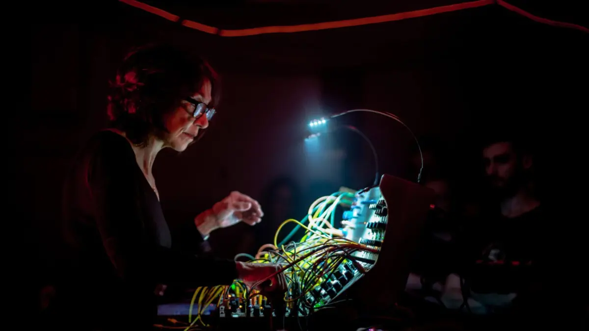 Suzanne Ciani: 79 anos, compositora, pianista, designer de sons, pioneira na eletrónica de vanguarda, domingo, às 17 horas, no Theatro Circo, com Actress.