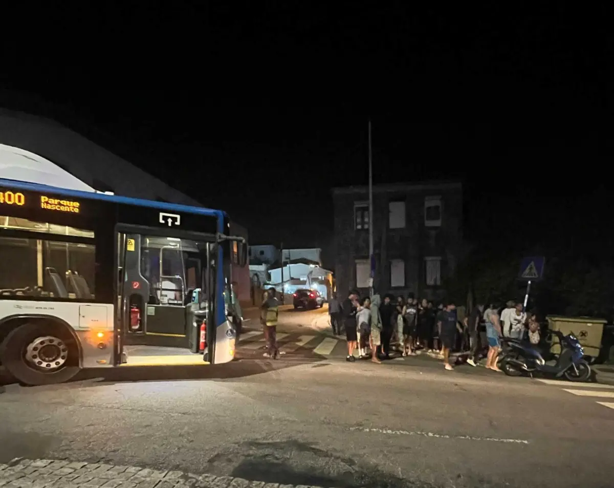 Acidente aconteceu por volta da meia-noite