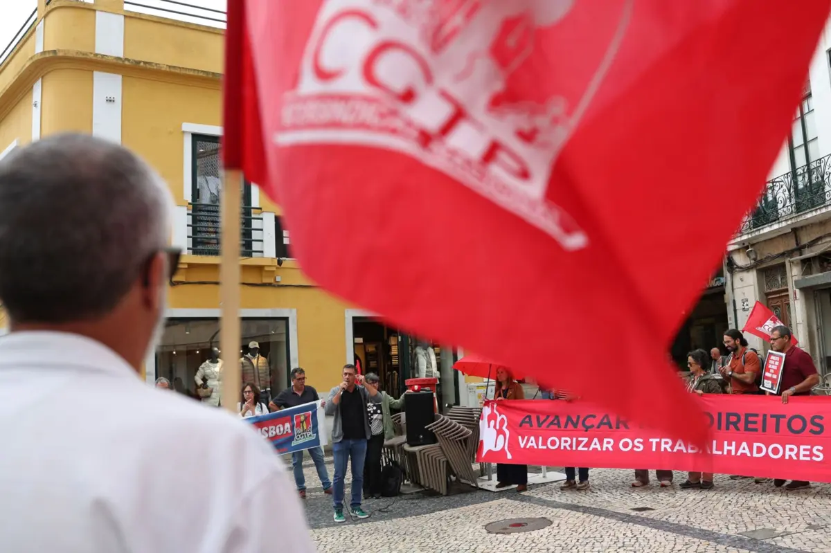 À margem de uma manifestação de professores, o secretário-geral da CGTP já tinha sugerido ao Governo o recuo "em toda a linha" nas alterações ao Código do Trabalho, admitindo uma greve geral