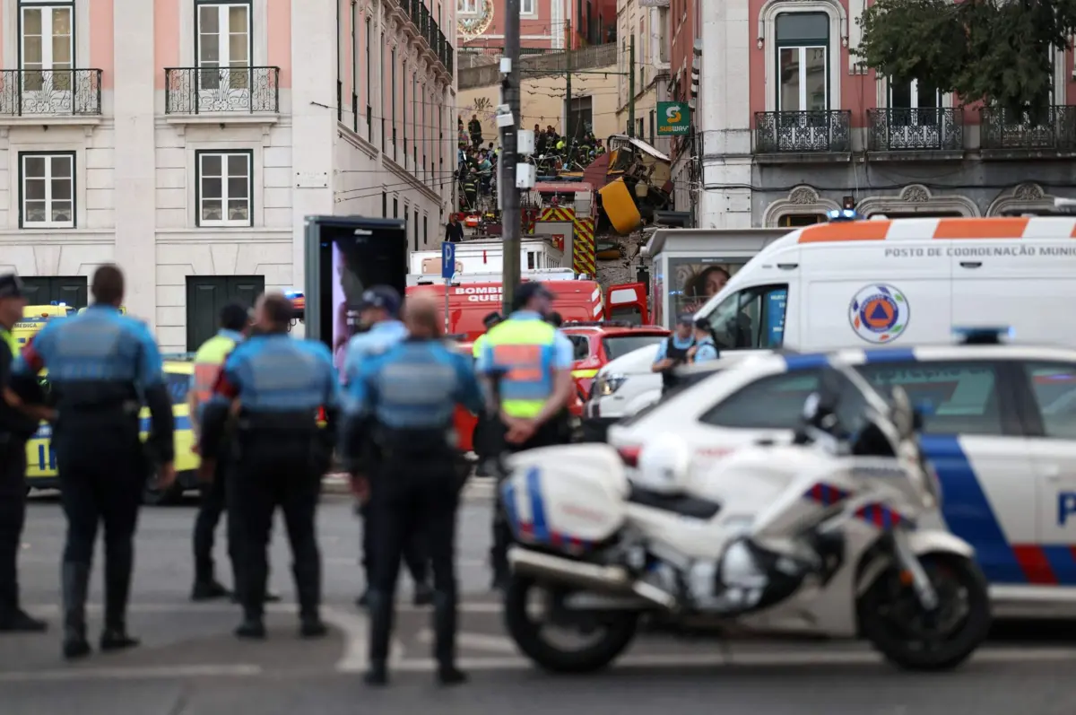 Imagem de contexto do artigo As imagens do acidente com o Elevador da Glória em Lisboa