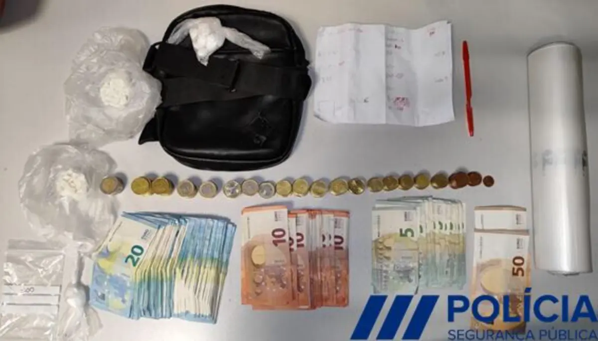 PSP apreendeu droga e mais de 2300 euros no Bairro da Pasteleira Nova