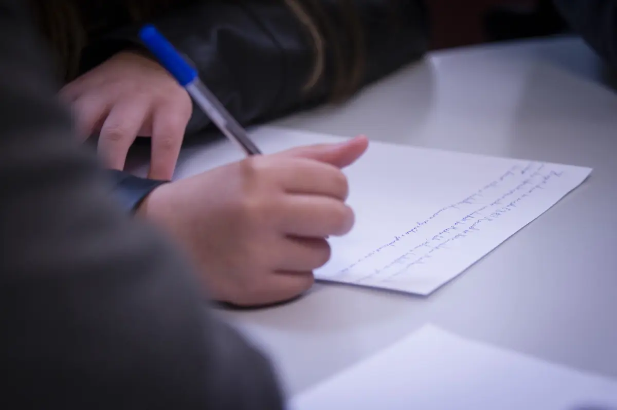 A situação foi denunciada por Nivia Estevam, que será a mãe da criança