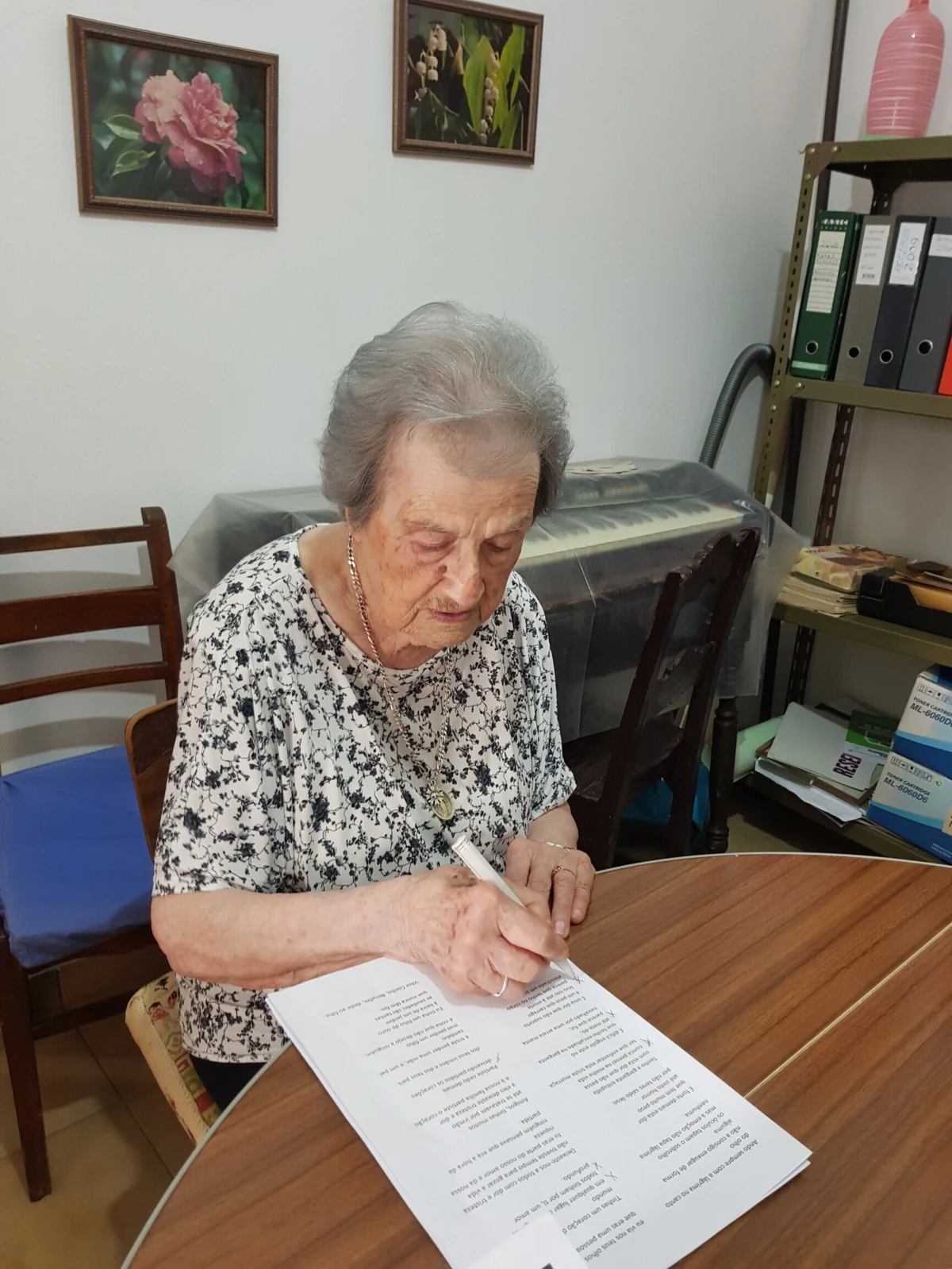 Albertina Madeira faz ainda a revisão de textos