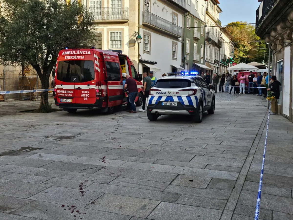 PSP e bombeiros no local onde o assaltante foi atingido a tiro