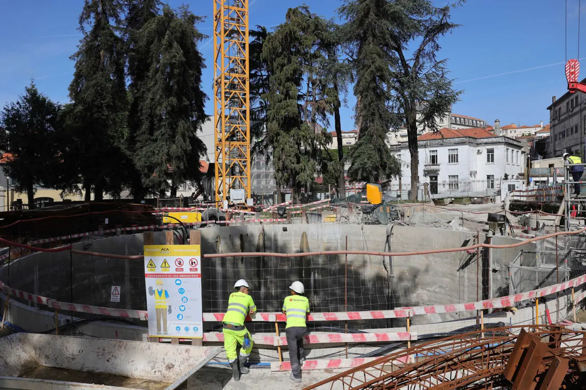 Câmara do Porto também nota atrasos na construção da Linha Rosa