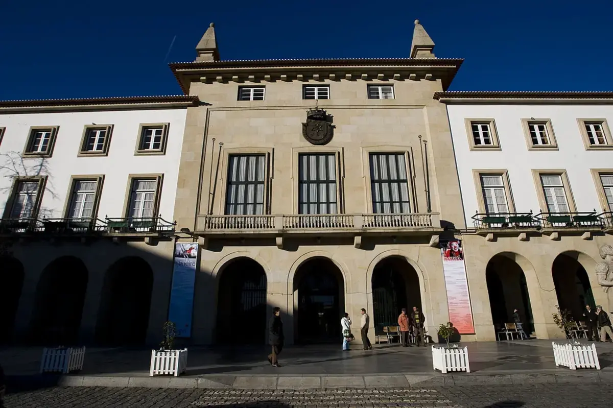 Câmara de Covilhã comprometeu-se a estudar os passes grátis