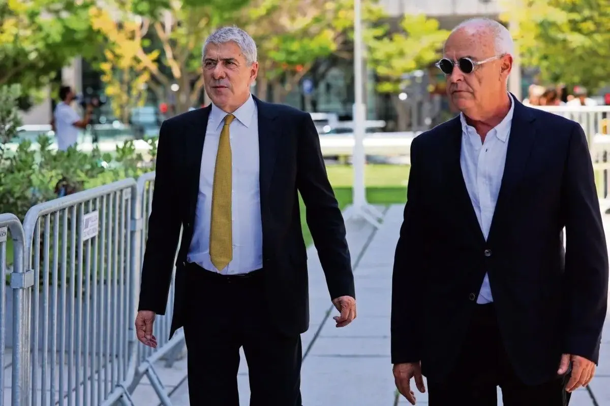 Pedro Delile abandonou a defesa de Sócrates e o antigo primeiro-ministro dispensou o advogado oficioso