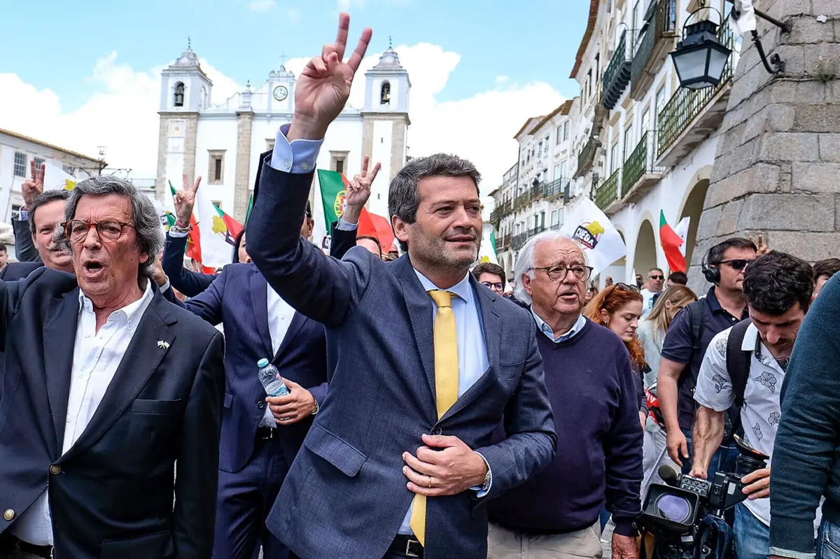 Imagem de contexto do artigo A cor do protesto mudou. Extrema-direita penetra nos bastiões comunistas