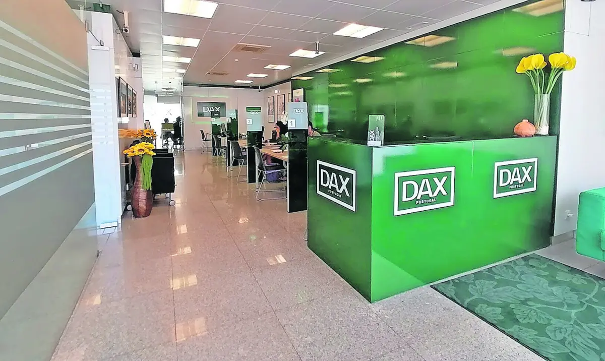Rede Dax tinha quatro escritórios, 60 comerciais e uma dezena de veículos