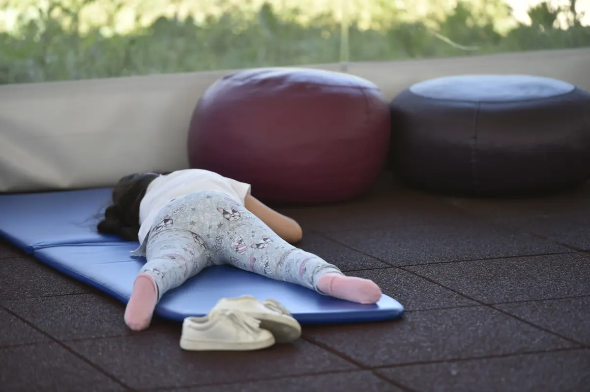 “Adormecer bem não é adormecer rápido é adormecer no sítio certo à hora certa”, defende a pediatra Marta Rios