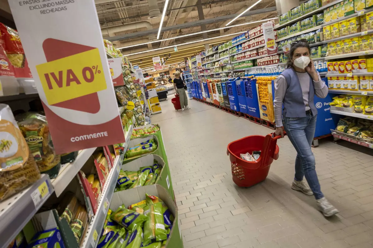 Imagem de contexto do artigo IVA zero acaba hoje. Cabaz de 46 produtos aumenta de preço amanhã