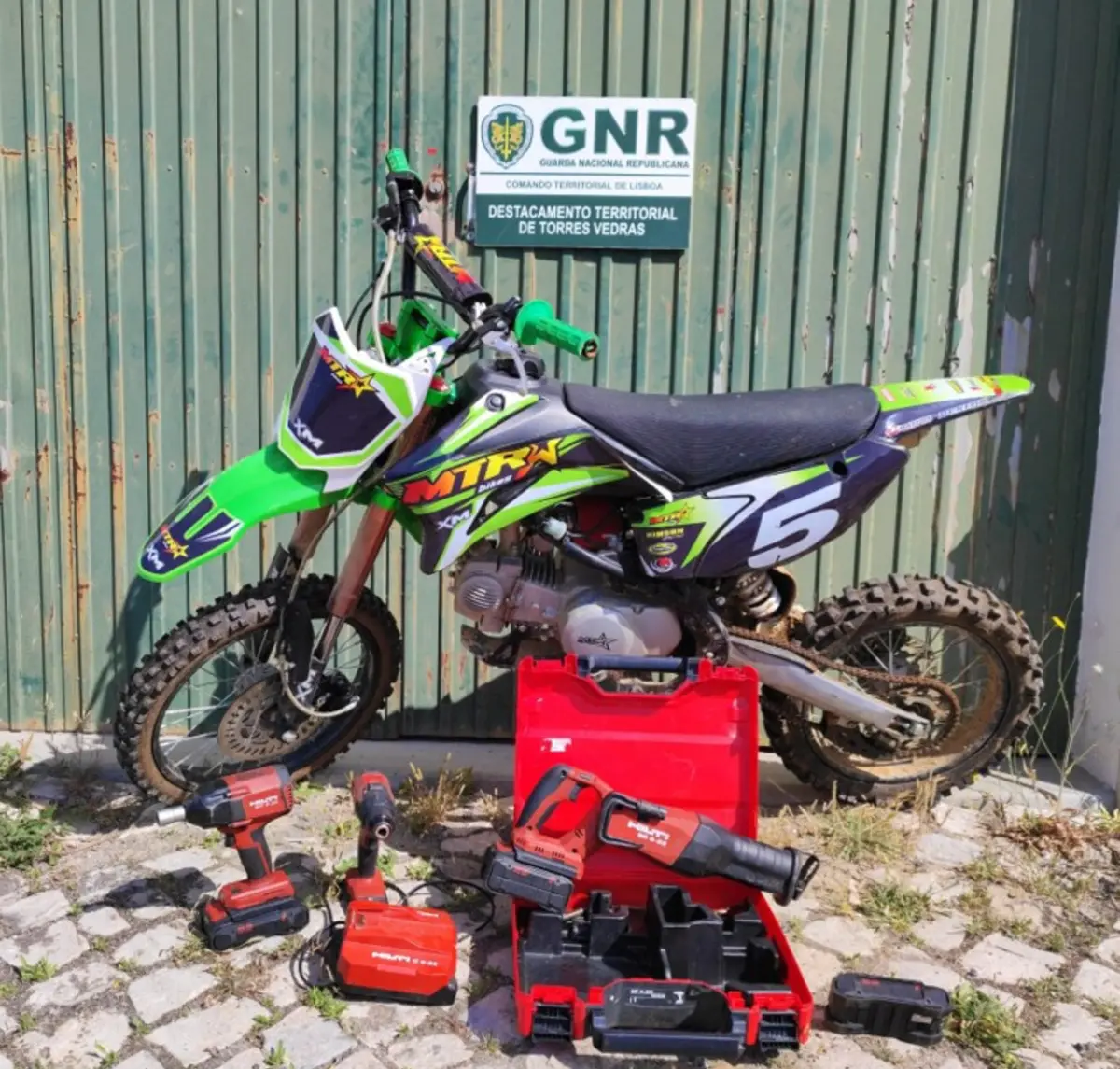 GNR recuperou motociclo furtado, em Torres Vedras