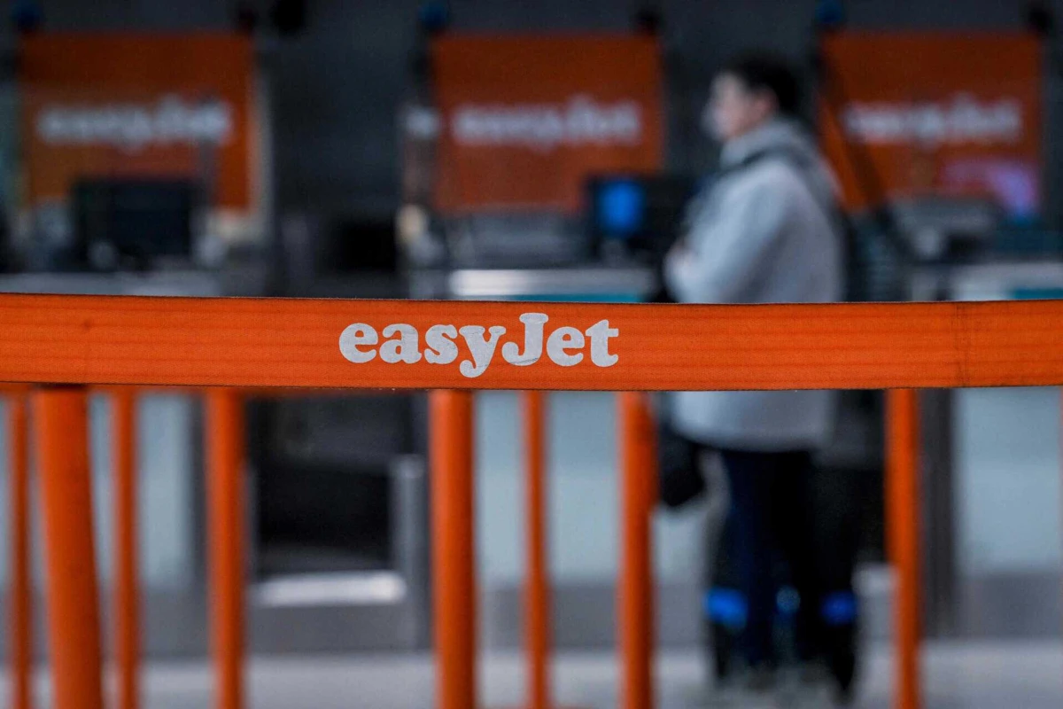 Companhia aérea easyJet cancela quase dois mil voos este verão