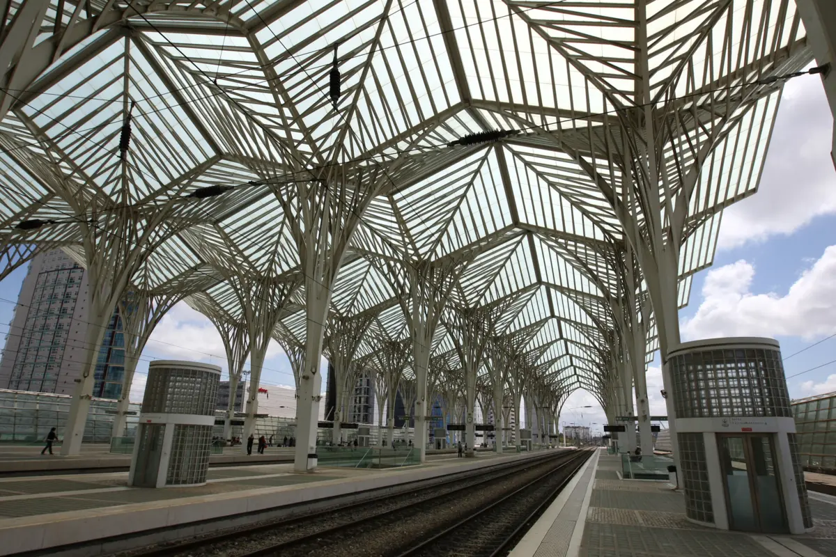 PSP deteve dois indivíduos que agrediram e assaltaram um homem na Gare do Oriente