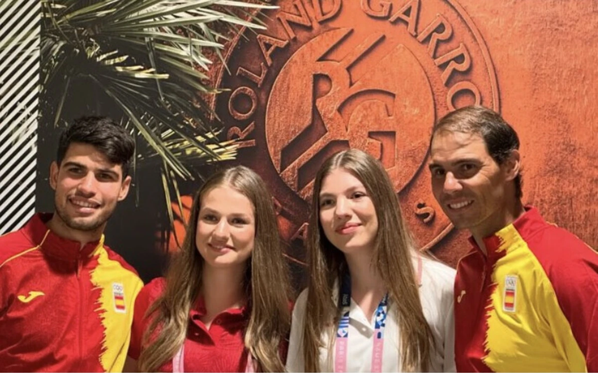 Leonor e Sofía com os tenistas Carlos Alcaraz e Rafa Nadal