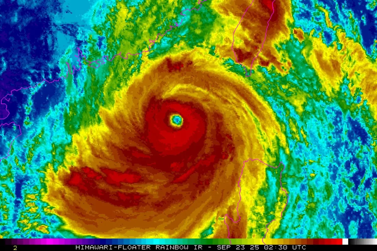 Imagem de satélite mostra a formação do tufão na aproximação à China