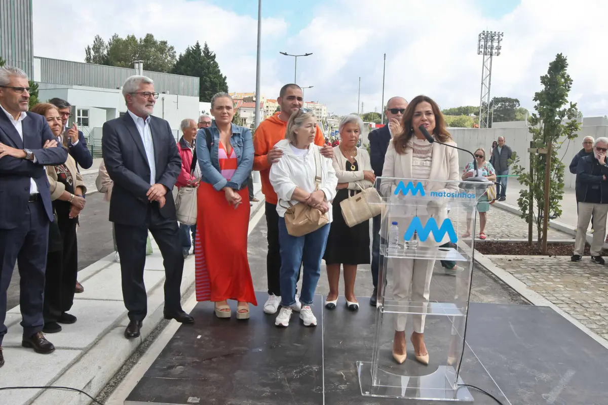 Mulher e filhos de Vítor Oliveira marcaram presença na inauguração da avenida e viaduto