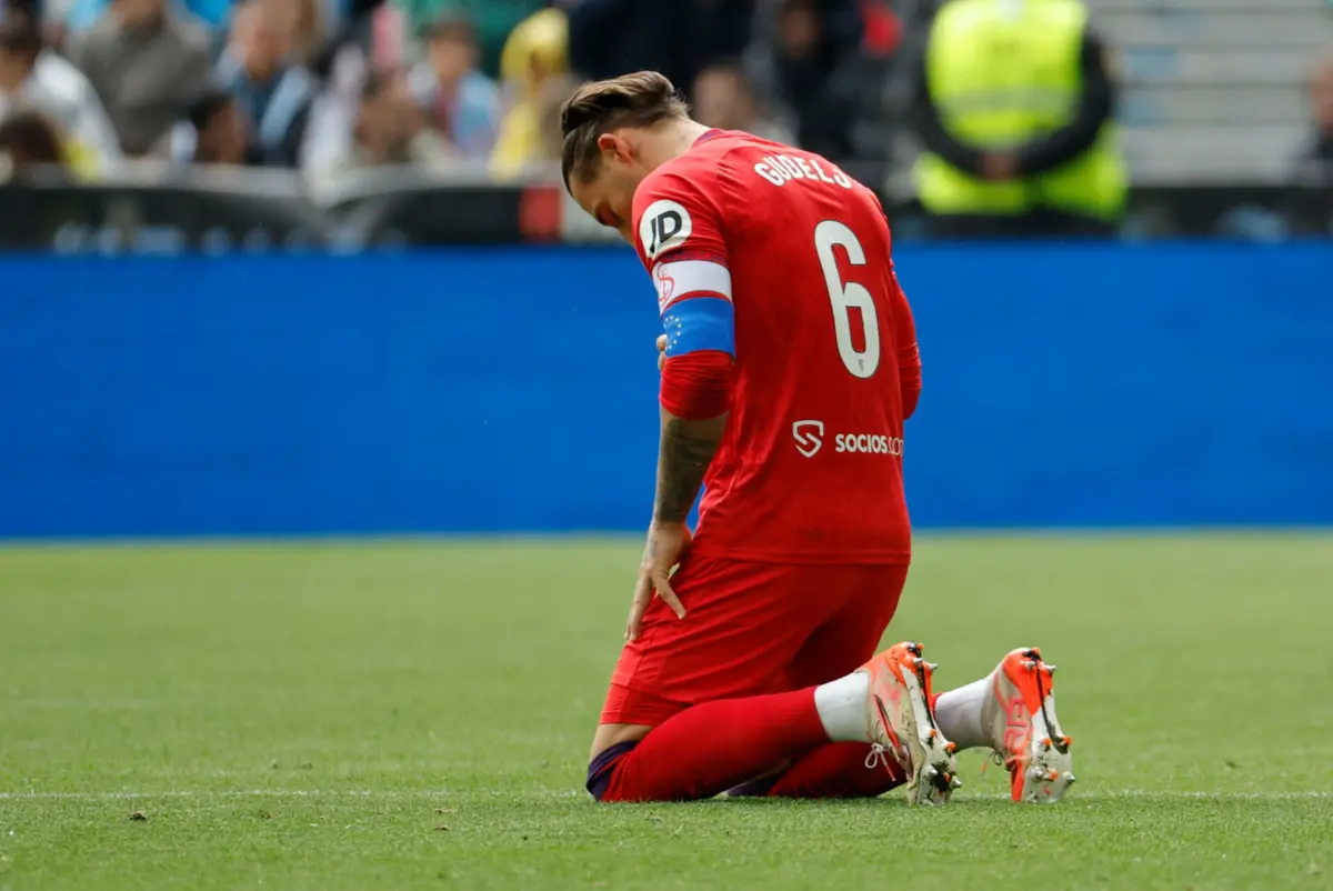 Adeptos tentaram invadir o centro de treinos após derrota do Sevilha