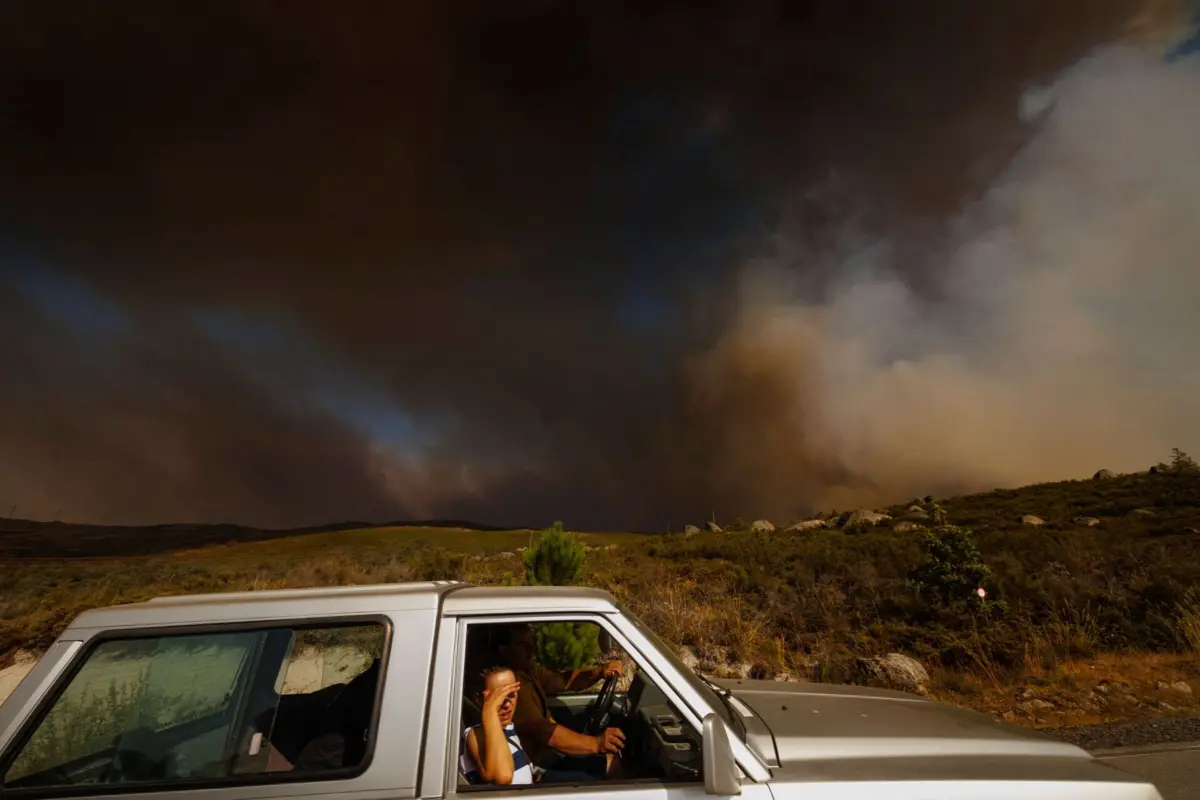 Incêndio deflagrou na segunda-feira à noite e entrou em resolução esta terça-feira de manhã