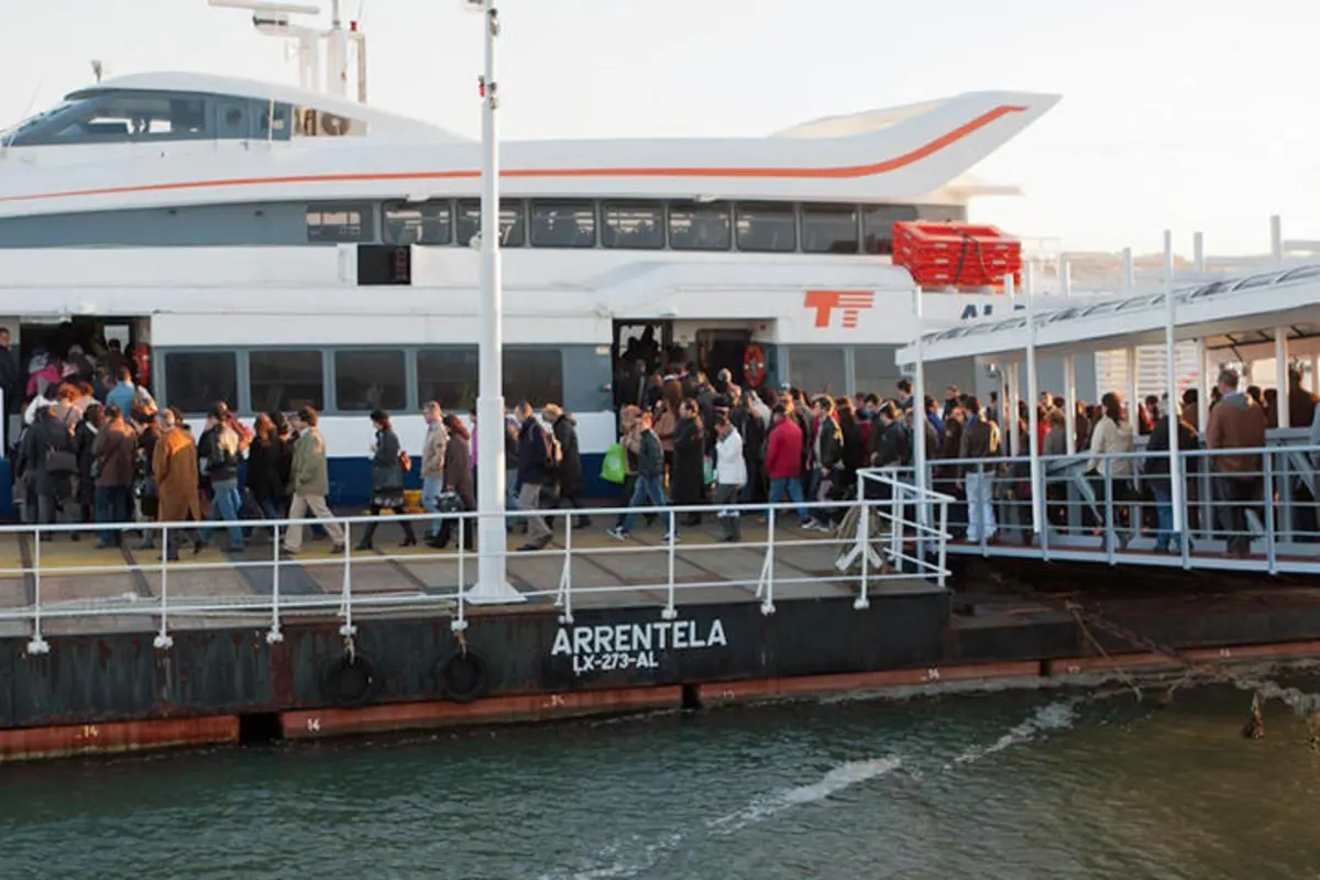 Câmara do Seixal defende mais carreiras da Transtejo nas horas de maior afluência