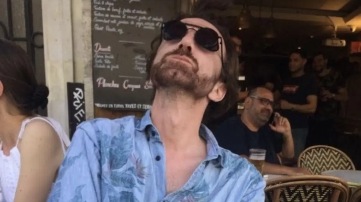 Diego Borella, diretor-assistente de "Emily em Paris", morreu durante as filmagens da quinta temporada da série da Netflix