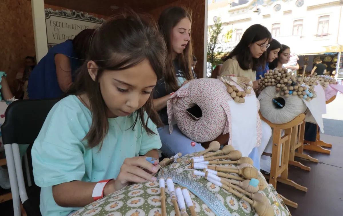 Rendas de bilros são presença obrigatória