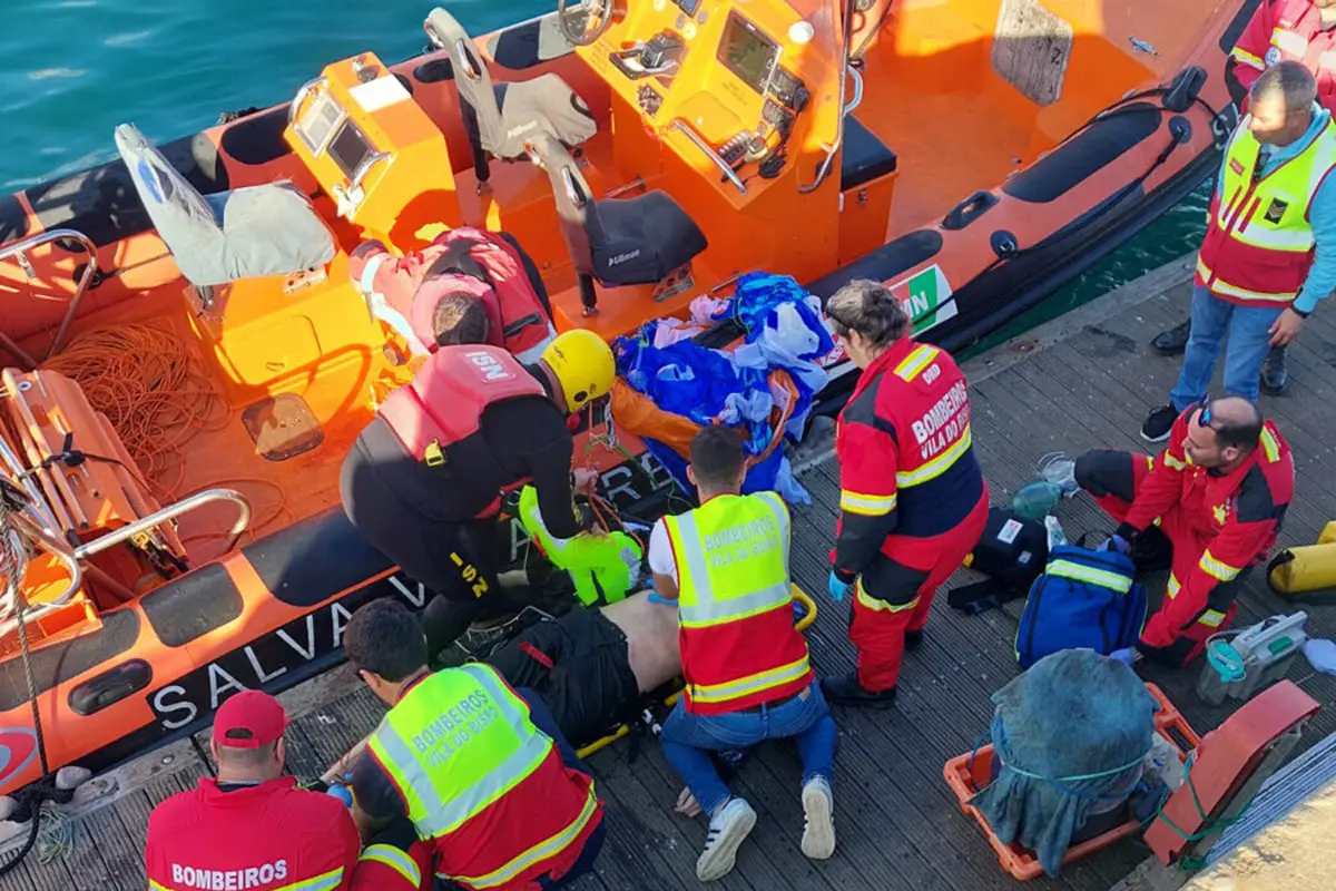 Um praticante de parapente, de 28 anos e de nacionalidade alemã, foi resgatado junto ao farol da Ponta do Pargo