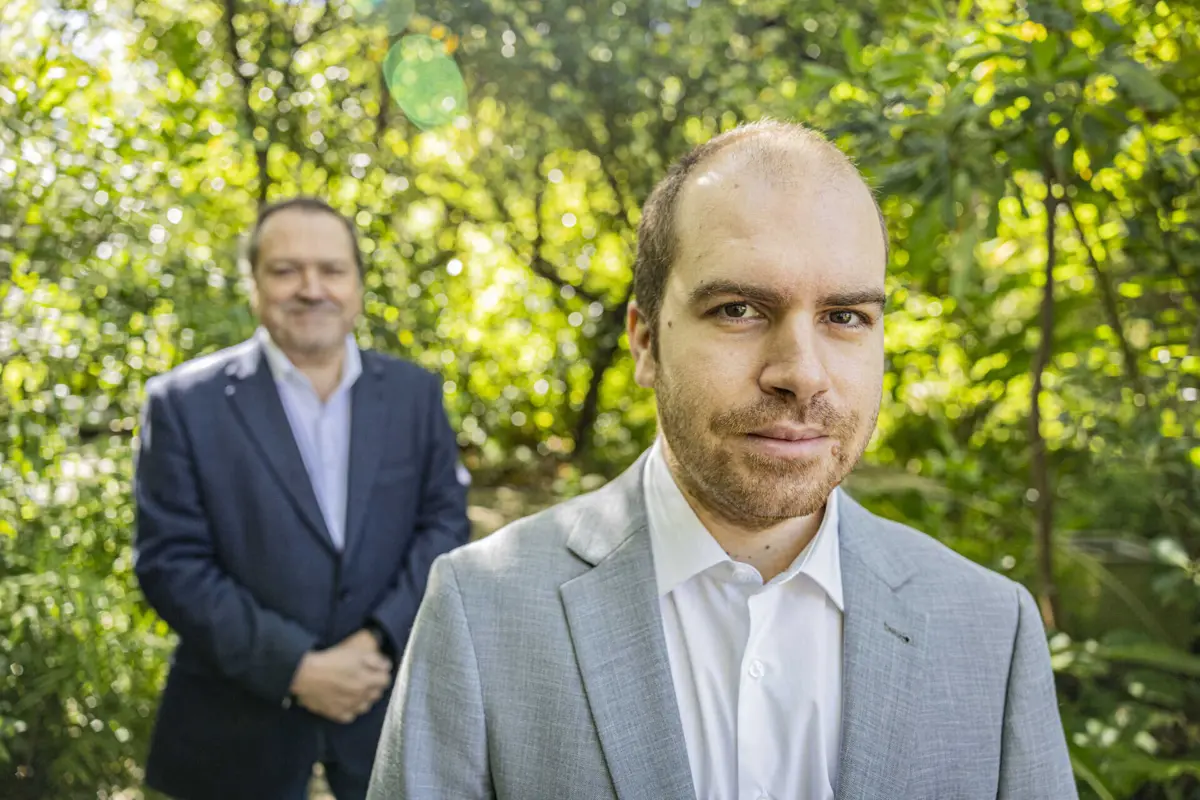 Miguel com o pai, Paulo Marques. O empresário é fundador da Associação Portuguesa OCD Foundation, que apoia as pessoas que sofrem da perturbação obsessivo-compulsiva (POC) e os seus familiares