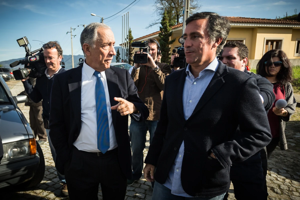 Marcelo Rebelo de Sousa com o filho, Nuno Rebelo de Sousa, durante a campanha das presidenciais de 2016, em Celorico de Basto