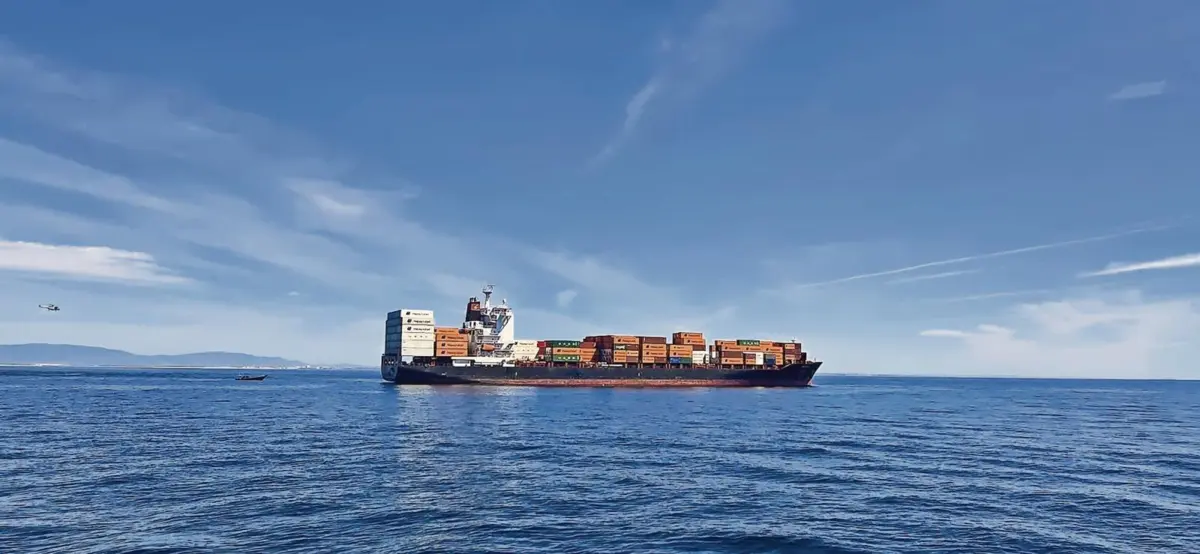 Membros armados de um cartel assaltaram um navio que navegava ao largo da costa do Algarve