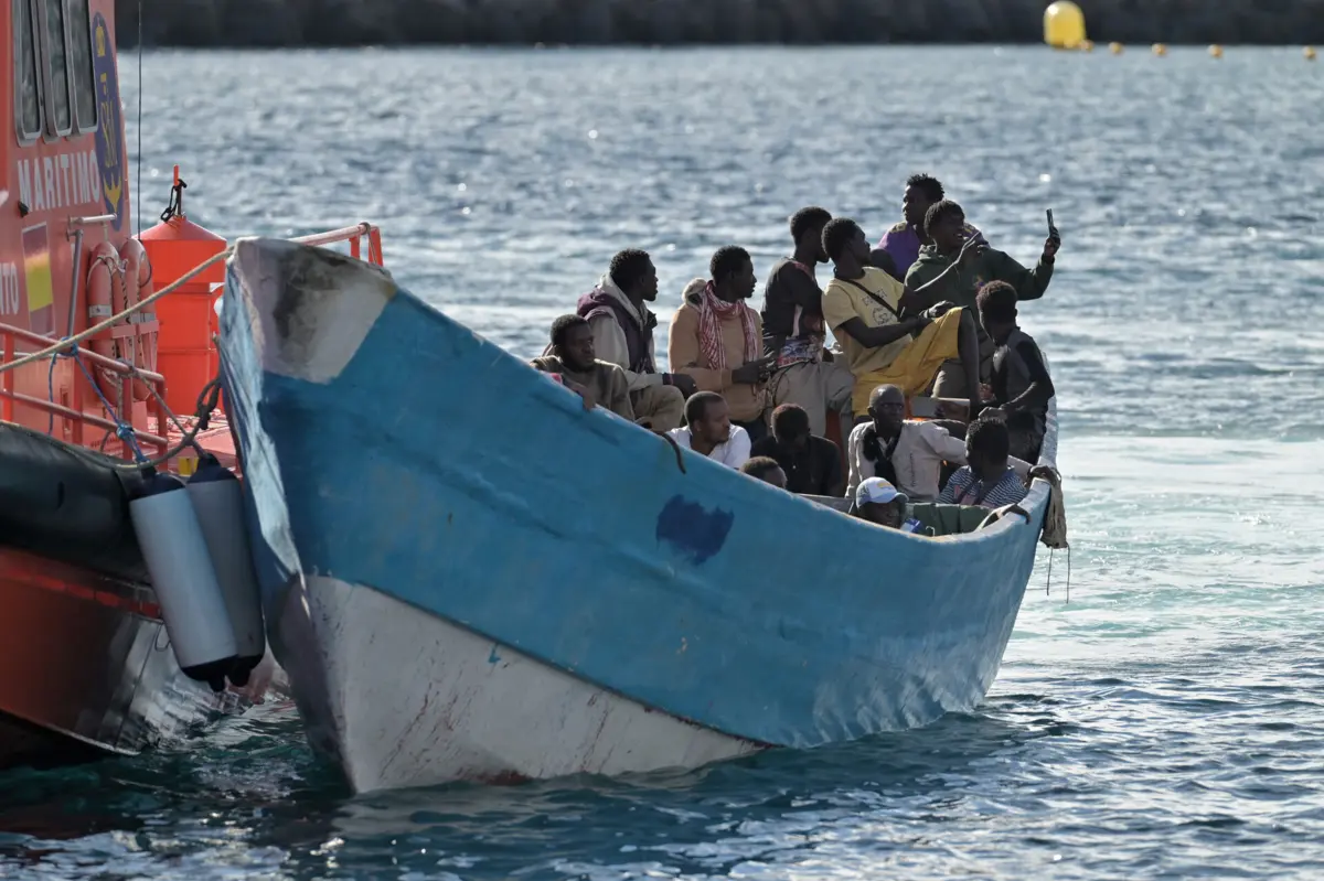 Este é o balanço de dez operações de salvamento do Salvamento Marítimo durante um fim de semana em que só na tarde de sábado chegaram a El Hierro e Lanzarote 841 migrantes em 13 embarcações