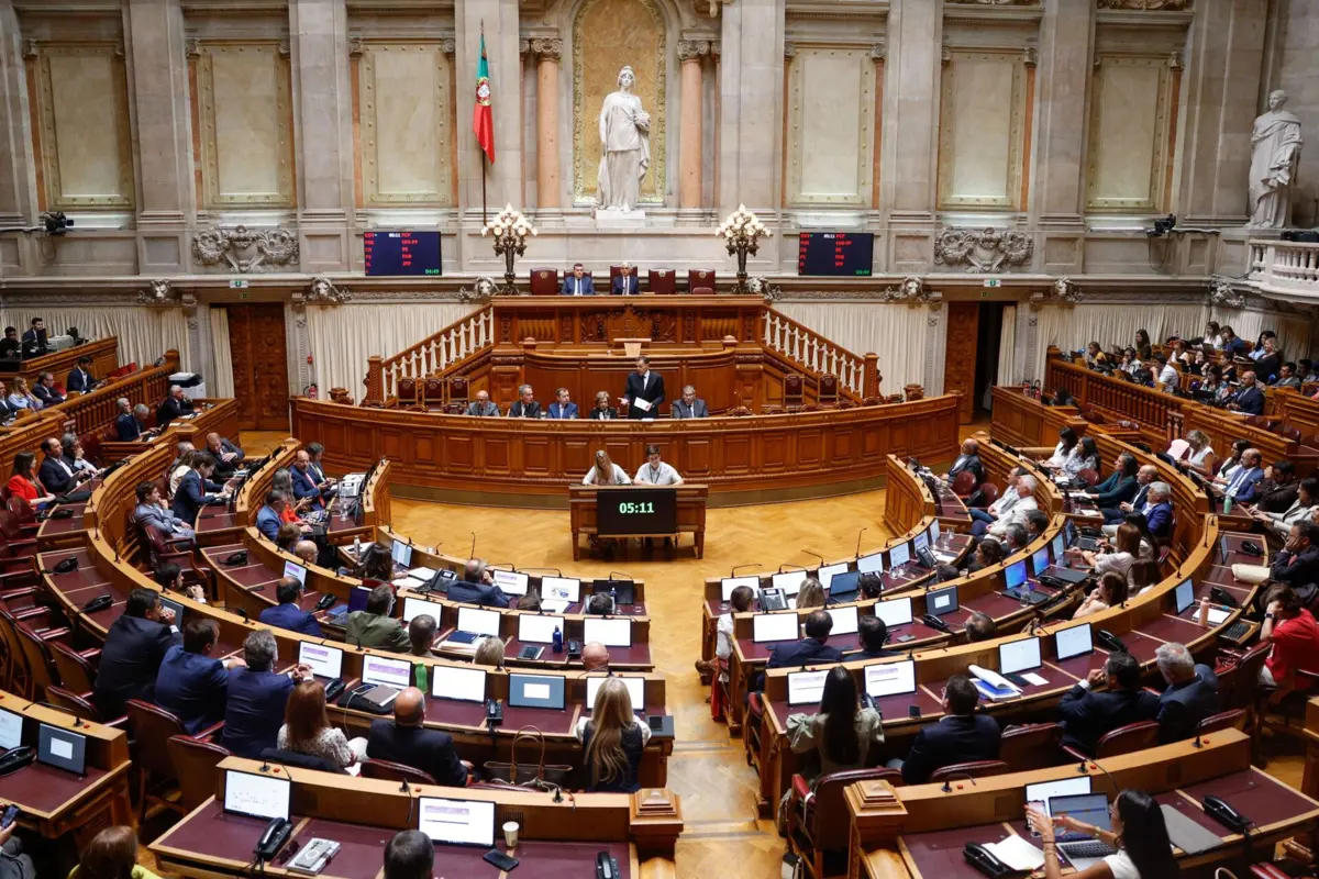 Imagem de contexto do artigo Governo recebe partidos para debater orçamento, nacionalidade e Palestina