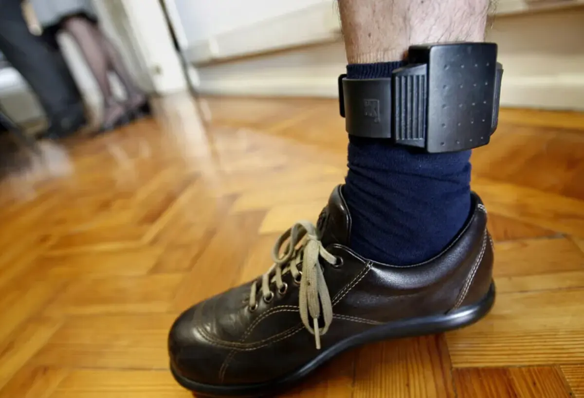 Arguido aguarda julgamento em prisão domiciliária