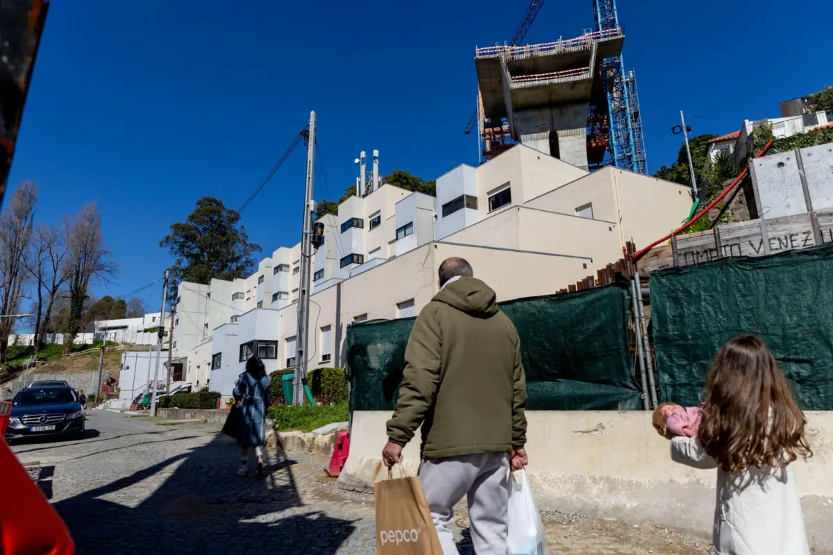 A empresa lembra que "abordou, direta e pessoalmente, um conjunto de residentes no Bairro de Massarelos, no início de fevereiro"
( Carlos Carneiro )