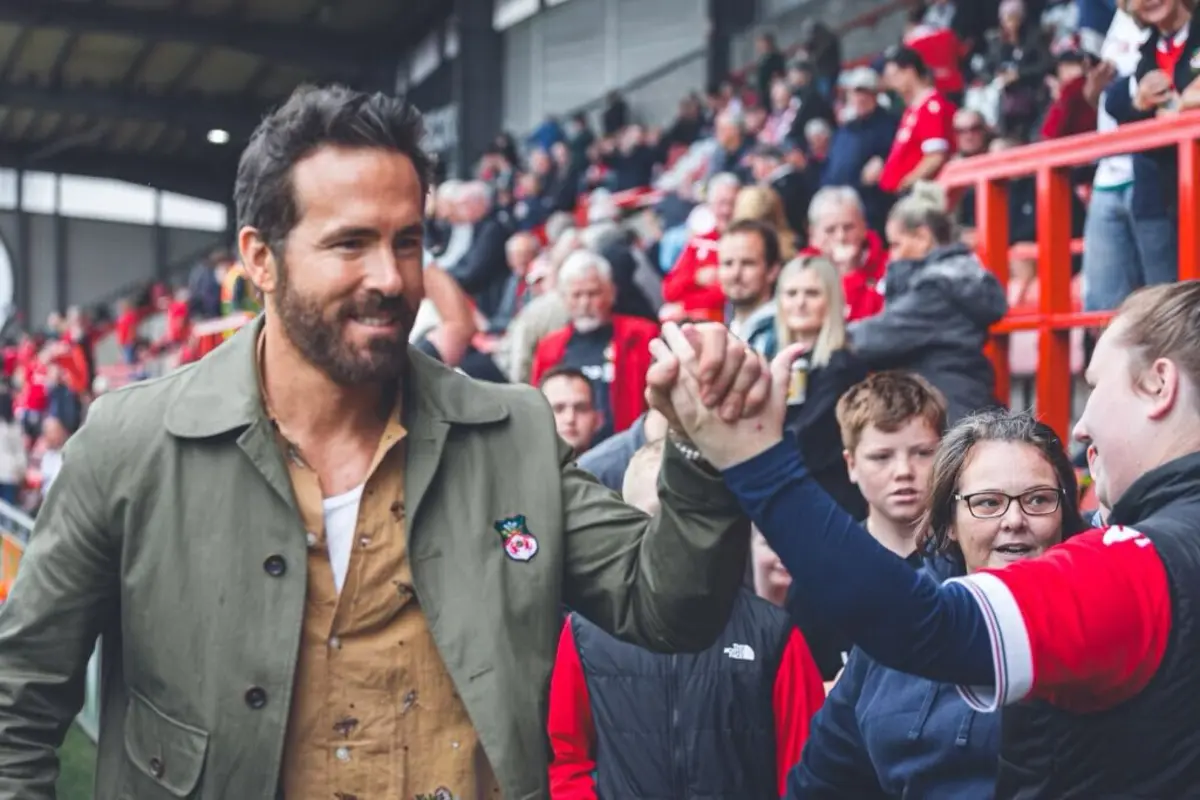 Ryan Reynolds, em conjunto com Rob McElhenney, tornou-se dono do Wrexham em 2021