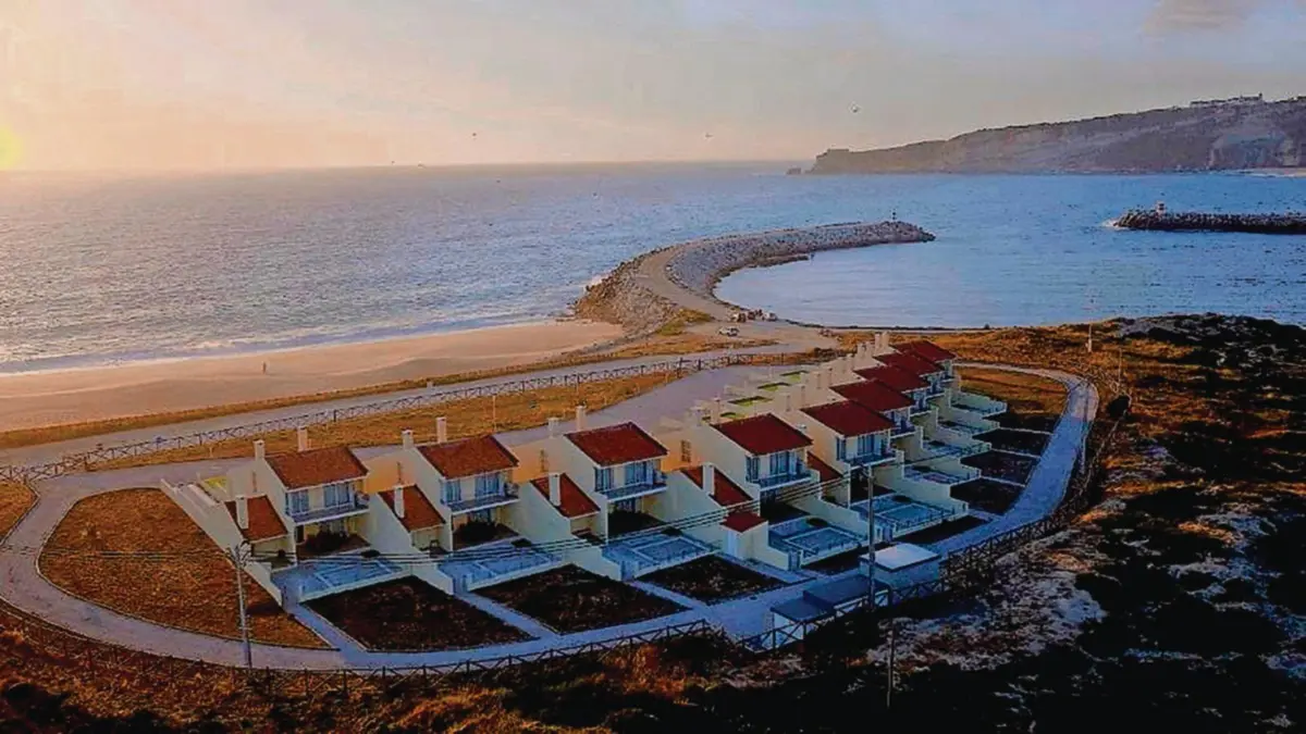 Negócio das vivendas situadas na área de domínio público marítimo, na zona do Porto de Abrigo da Nazaré, na mira da PJ