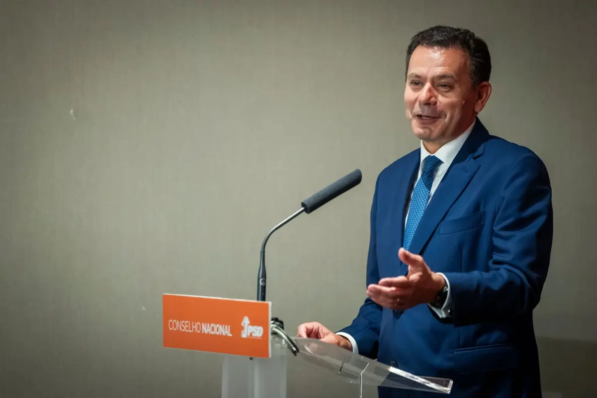 O presidente do Partido Social Democrata e primeiro-ministro, Luis Montenegro