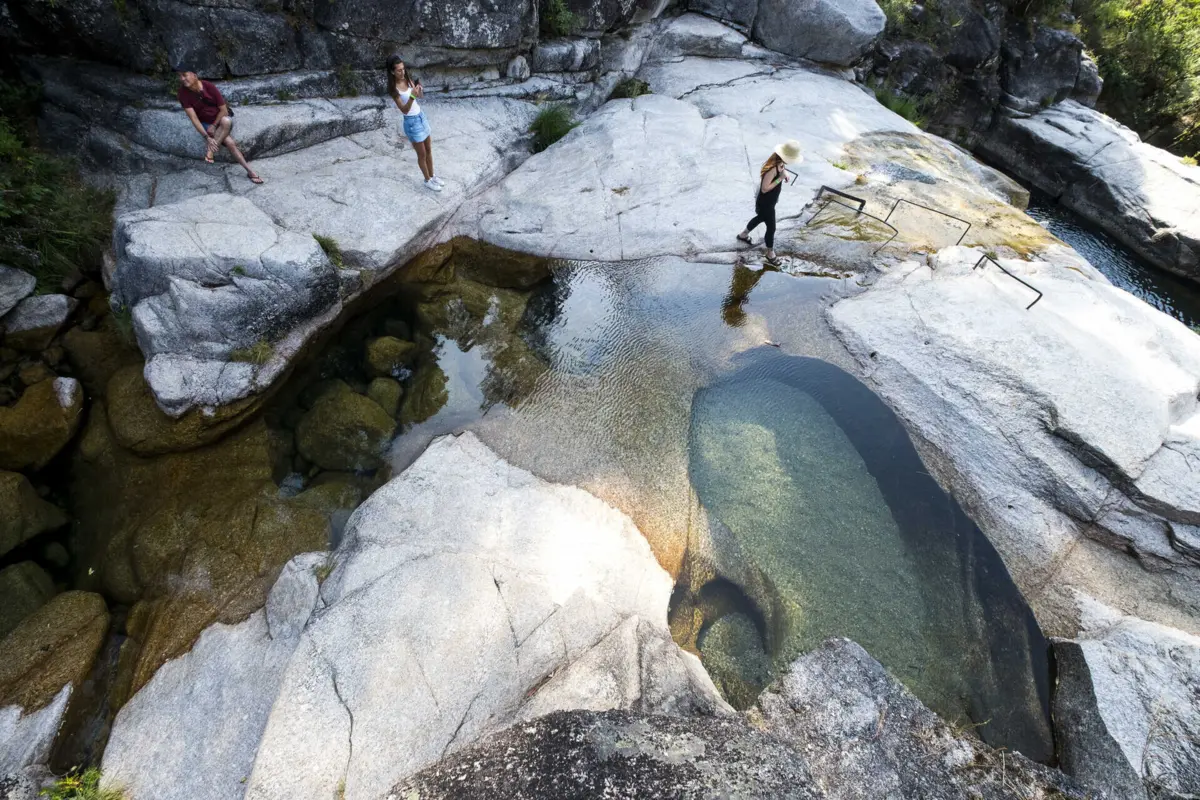 Cascata do Tahiti, no Gerês, atrai milhares de pessoas no verão